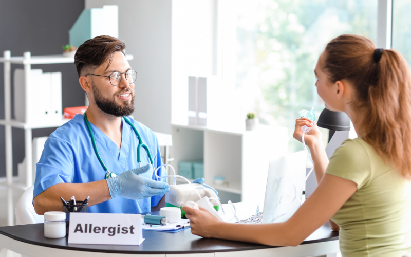 girl consulting doctor 