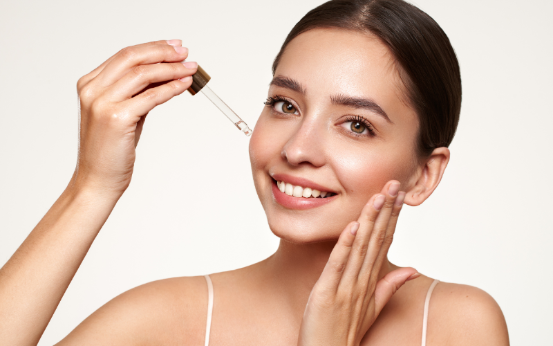 girl applying Salicylic Acid on face