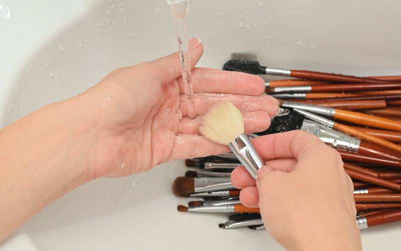 dirty makeup brush cleaning with water