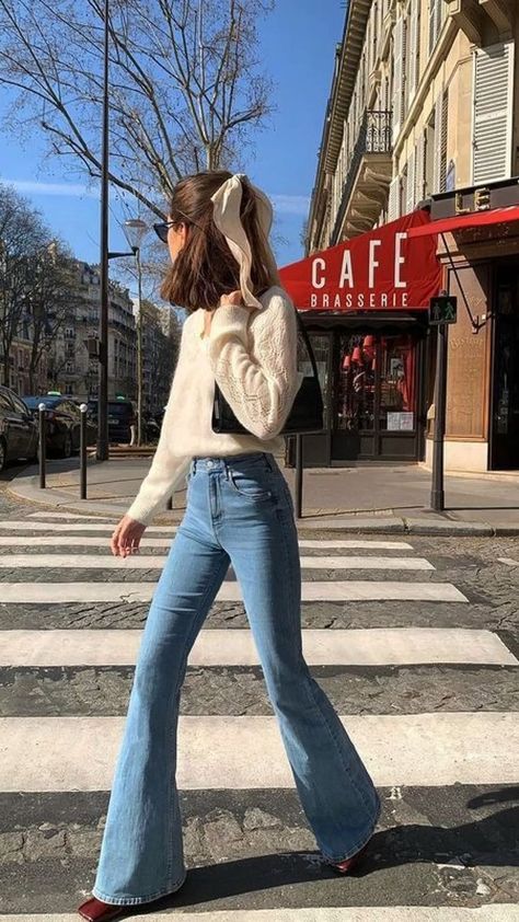 Modern Outfit Inspiration With Bell Bottom Jeans