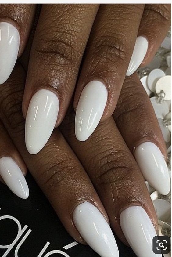 Crisp White: A Striking Contrast for Autumn on Deep Skin Tones