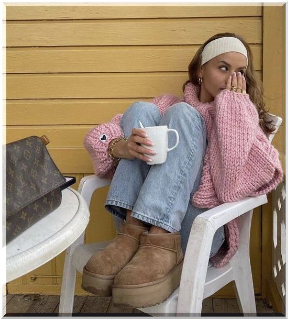 Cozy Pink Knits and Morning Coffee: Embracing Fall Vibes in Comfort and Style